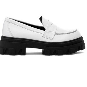 ANTHROPOLOGIE SILENT D CORALIE Loafer White

Size 40 / 9

NWOT‎